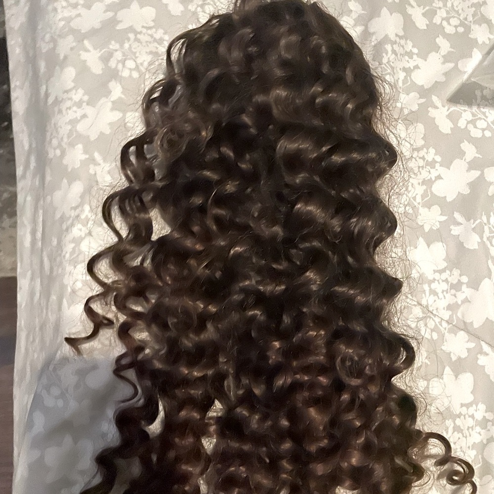 Curly hair ponytail dark brown
